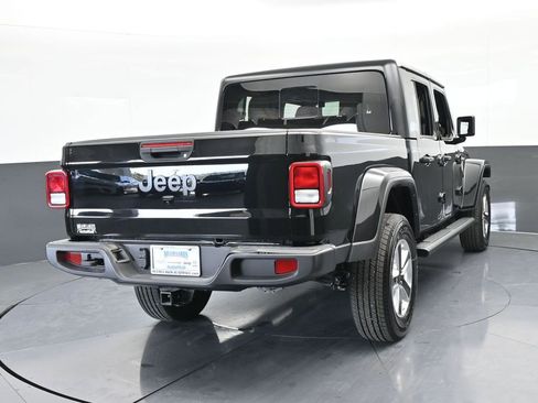 Used 2024 Jeep Gladiator Sport w/ Premium Package image 5