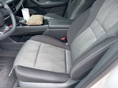 Used 2026 Nissan Rogue SV image 5