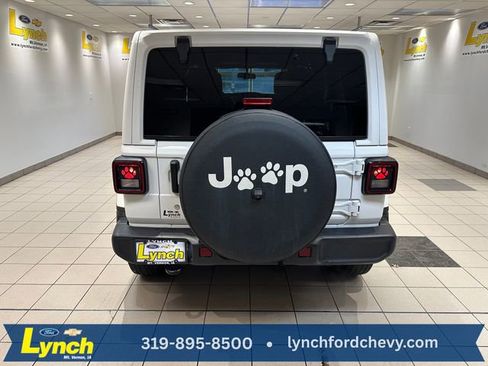 Used 2018 Jeep Wrangler Unlimited Sahara w/ Cold Weather Group AWD/4WD image 22