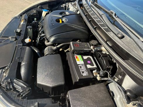 Used 2013 Hyundai Elantra GLS w/ Preferred Pkg FWD image 42