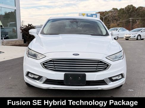 Used 2017 Ford Fusion SE w/ Equipment Group 602A image 3