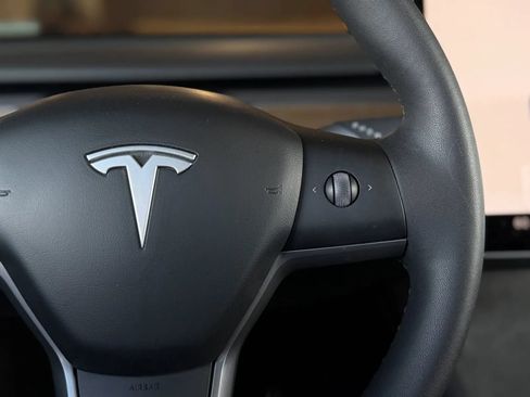Used 2024 Tesla Model Y Long Range RWD image 22
