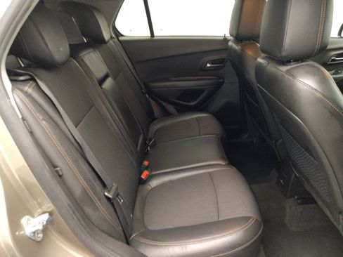 Used 2021 Chevrolet Trax LT w/ Sport Edition FWD image 19