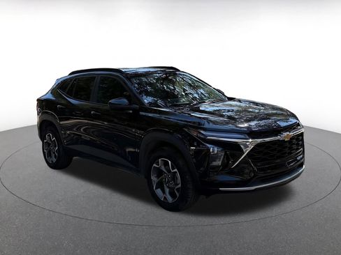 Used 2025 Chevrolet Trax LT w/ LT Convenience Package FWD image 1