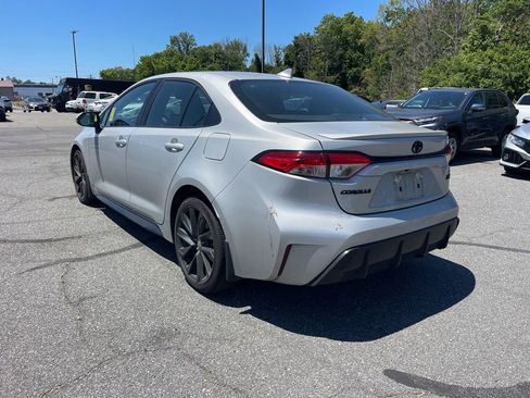 Used 2024 Toyota Corolla SE FWD image 3