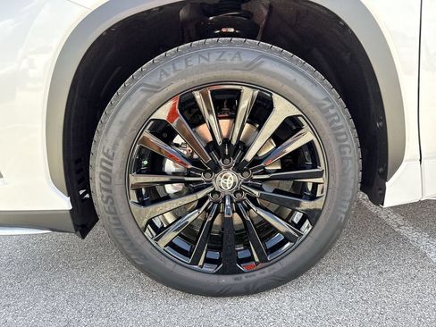 Certified 2026 Toyota Highlander XSE AWD/4WD image 19