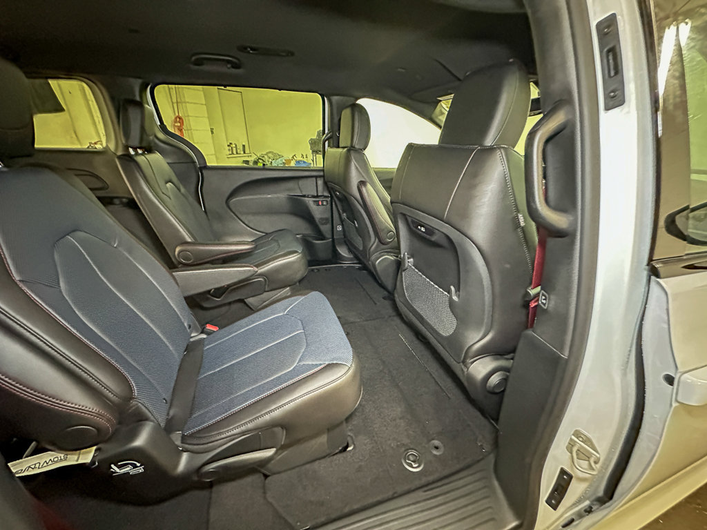 New 2027 Chrysler Pacifica Select AWD/4WD image 4