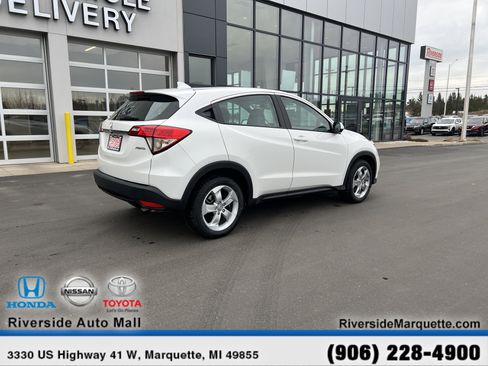 Used 2022 Honda HR-V LX image 9