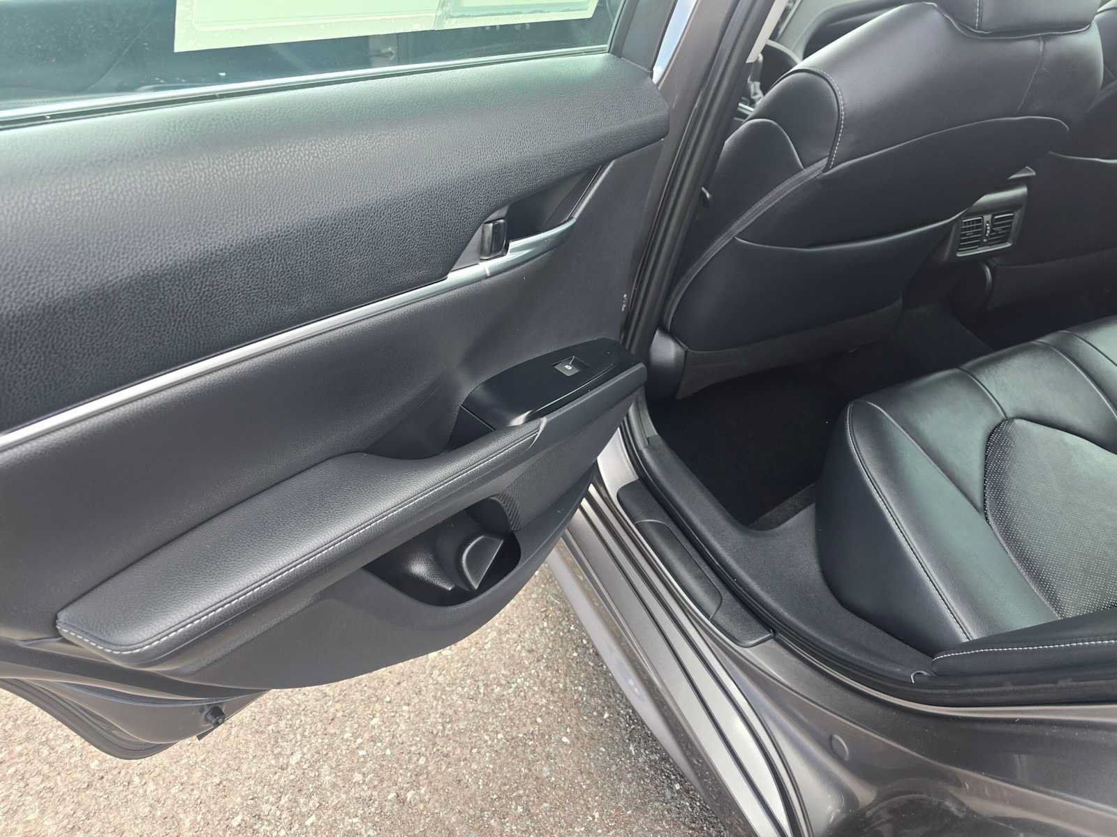 Used 2019 Toyota Camry XSE FWD image 16