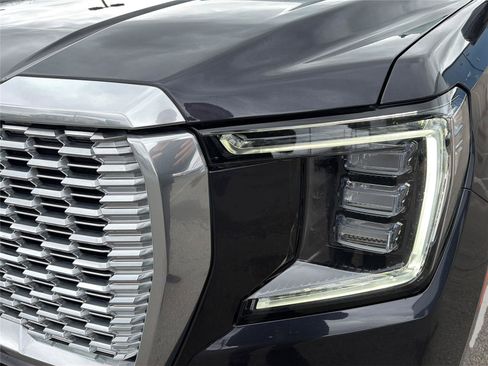 Used 2023 GMC Yukon Denali AWD/4WD image 34