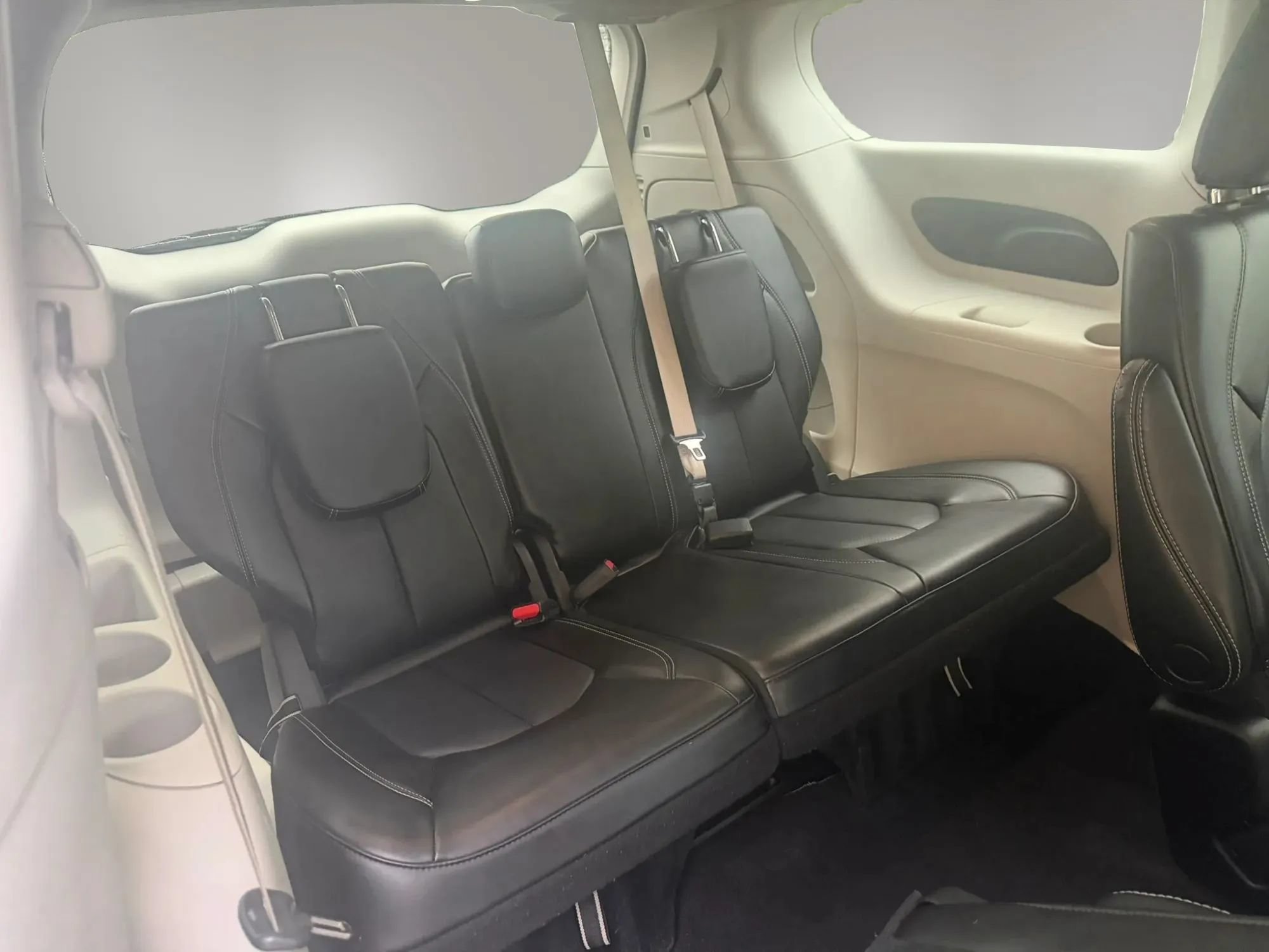 Used 2023 Chrysler Pacifica Touring-L FWD image 13