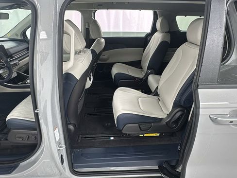 New 2026 Kia Carnival EX image 15