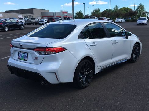 Used 2025 Toyota Corolla SE AWD/4WD image 8