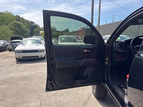 Used 2021 Toyota Tacoma TRD Sport w/ Technology Package RWD image 11