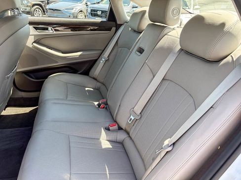 Used 2018 Genesis G80 3.8 RWD image 17