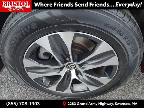 Used 2021 Toyota Highlander XLE AWD/4WD image 11