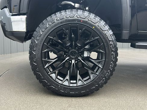 Used 2025 GMC Sierra 1500 SLT w/ SLT Premium Plus Package image 9