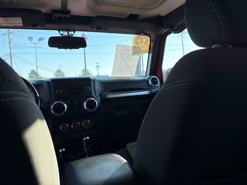 Used 2015 Jeep Wrangler Unlimited Sahara w/ Connectivity Group image 21