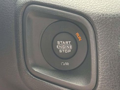 Used 2025 Jeep Wrangler Sport AWD/4WD image 30