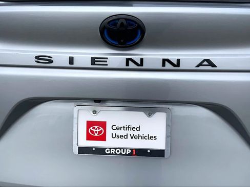 Used 2025 Toyota Sienna XSE w/ XSE Plus Package FWD image 10