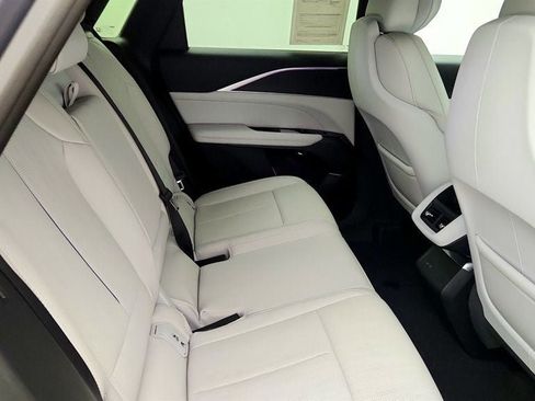 Used 2025 Cadillac Lyriq Luxury AWD/4WD image 20