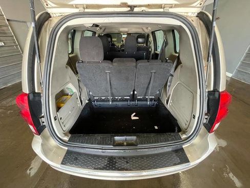 Used 2014 Dodge Grand Caravan American Value Package image 25