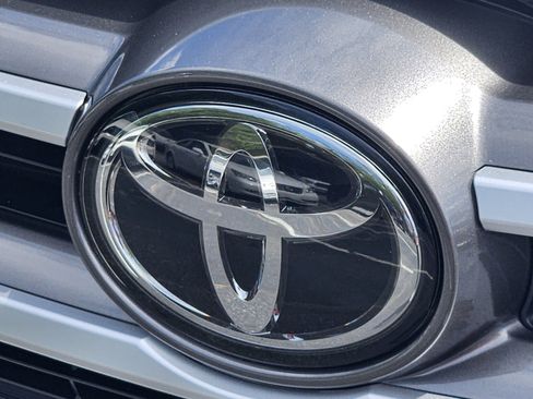 Certified 2019 Toyota Highlander XLE FWD image 34