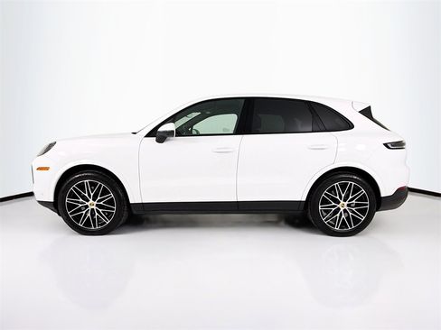 Certified 2024 Porsche Cayenne image 2