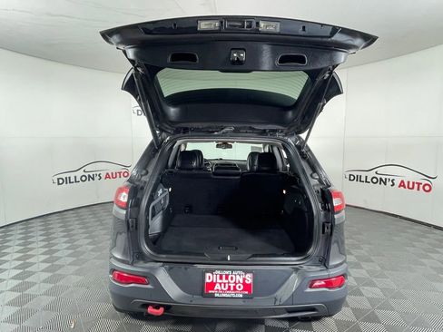 Used 2016 Jeep Cherokee Trailhawk w/ Comfort/Convenience Group image 6