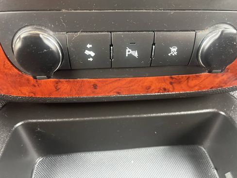 Used 2011 Chevrolet Avalanche LS w/ Convenience Package AWD/4WD image 25