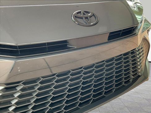 Used 2025 Toyota Camry SE w/ Convenience Package FWD image 31