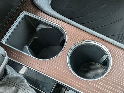 Used 2023 Toyota Sienna XLE w/ XLE Plus Package image 23