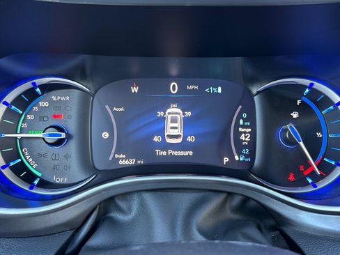 Used 2024 Chrysler Pacifica Limited FWD image 30