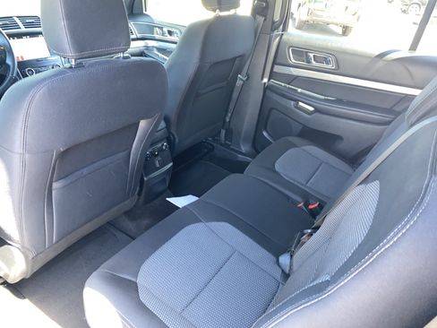 Used 2018 Ford Explorer XLT w/ Equipment Group 201A AWD/4WD image 31