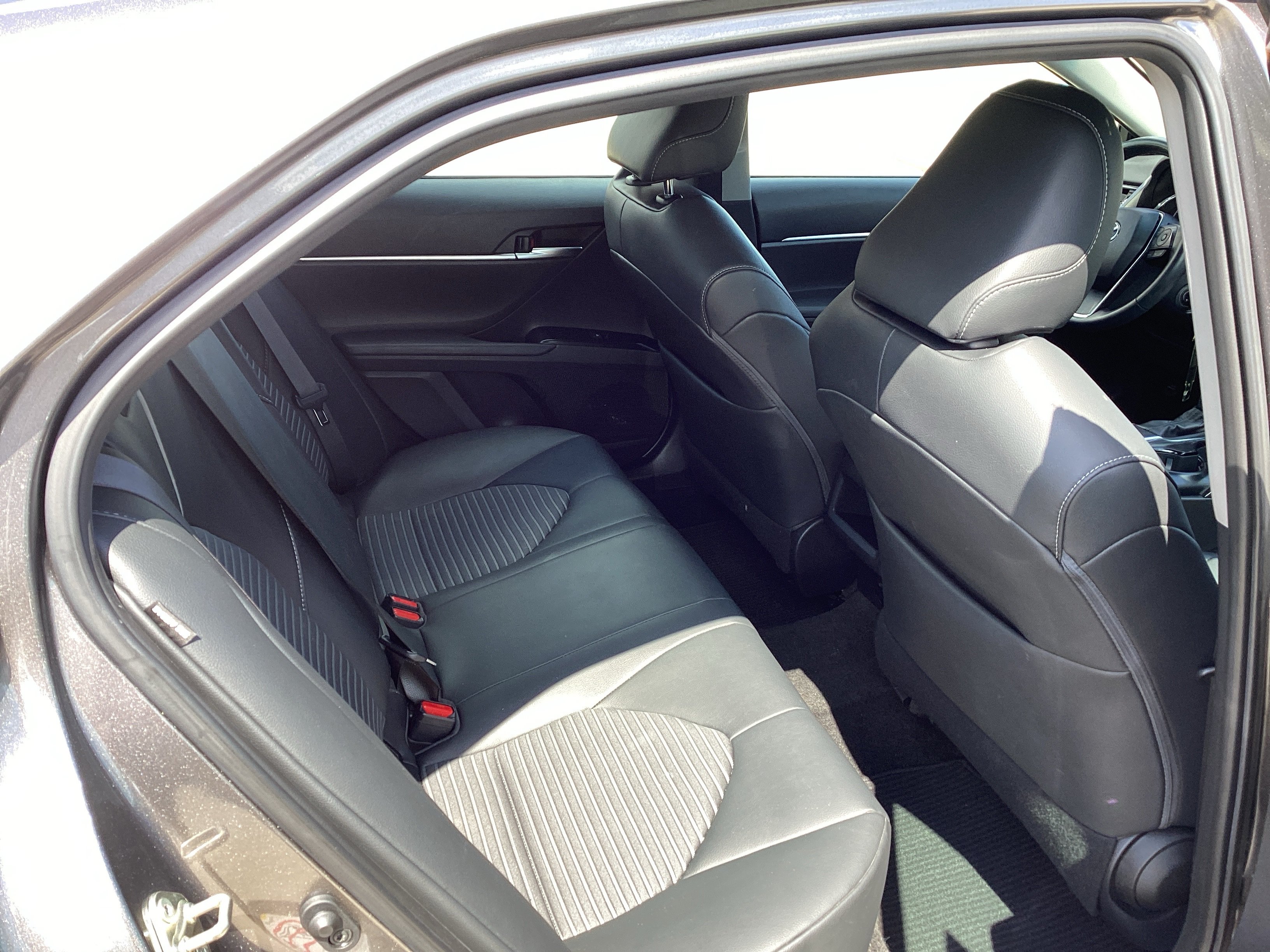 Used 2019 Toyota Camry SE FWD image 11