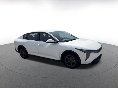 Used 2025 Kia K4 LXS image 2
