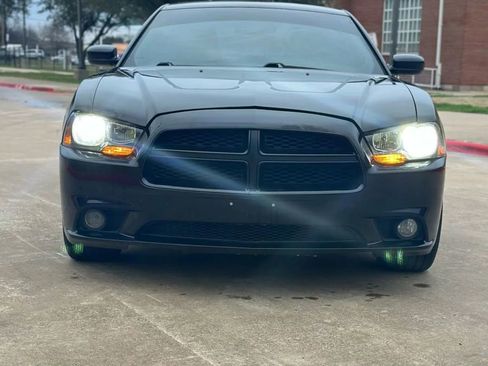 Used 2014 Dodge Charger SXT image 2
