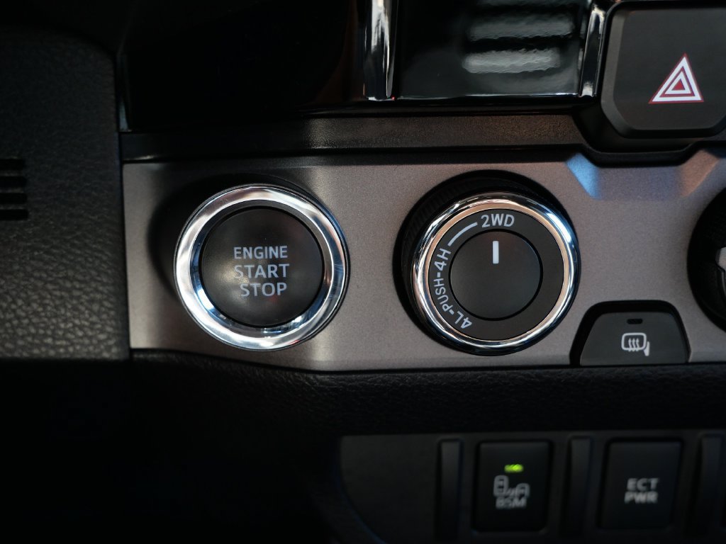 Used 2016 Toyota Tacoma TRD Sport AWD/4WD image 26