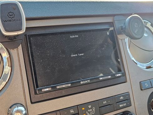 Used 2011 Ford F350 XLT w/ FX4 4X4 Off-Road Pkg image 25