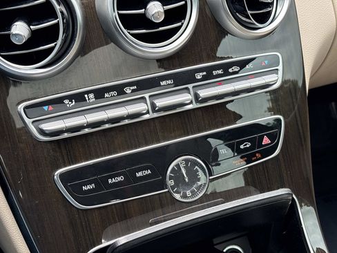 Used 2019 Mercedes-Benz C 300 Sedan image 24