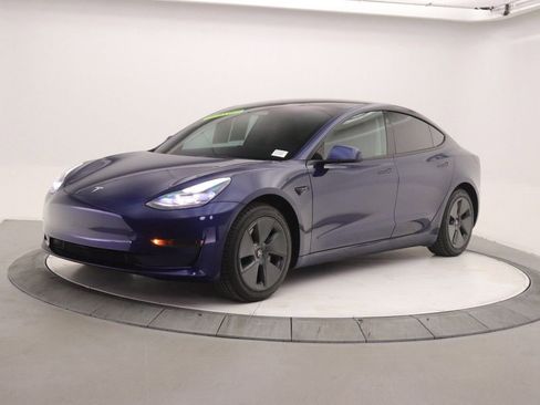 Used 2022 Tesla Model 3 Standard Range image 3