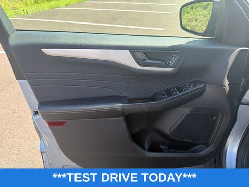 Used 2022 Ford Escape SE w/ Convenience Package FWD image 12