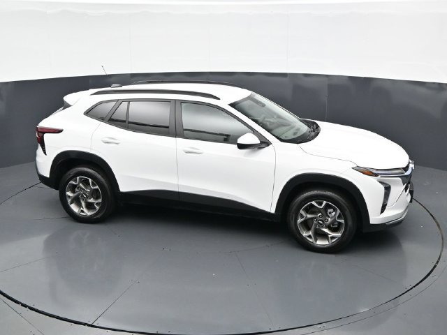 Used 2025 Chevrolet Trax LT FWD image 32