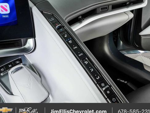 Used 2021 Chevrolet Corvette Stingray Premium Cpe w/ Z51 Performance Package RWD image 17