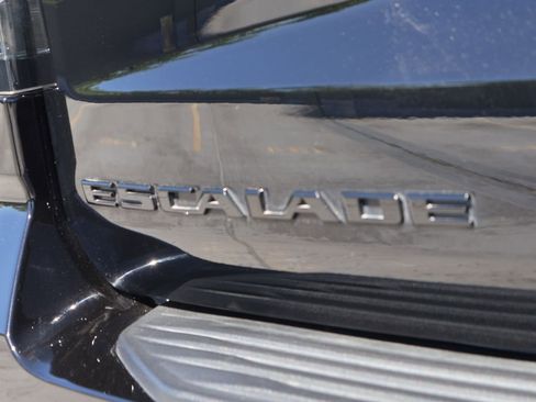 Used 2025 Cadillac Escalade V AWD/4WD image 8