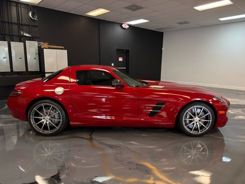 Used 2011 Mercedes-Benz SLS AMG Coupe image 8