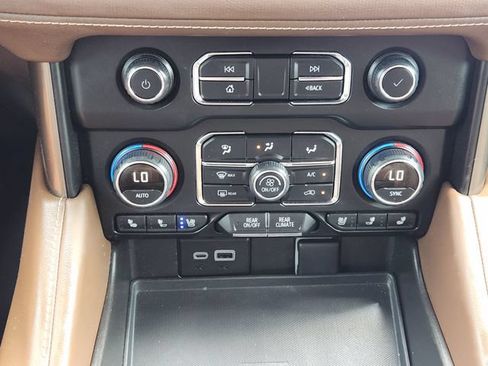 Used 2024 Chevrolet Suburban High Country w/ Premium Package AWD/4WD image 22