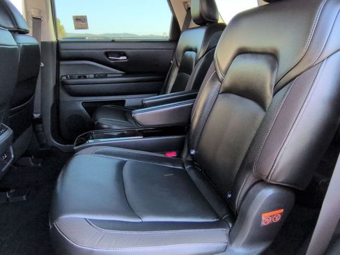 Certified 2022 Nissan Pathfinder SL w/ SL Premium Package FWD image 24