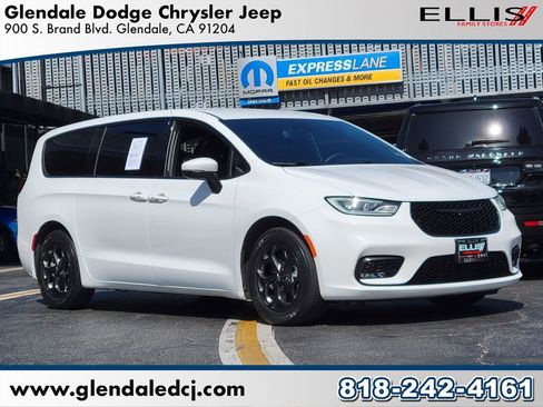 Used 2023 Chrysler Pacifica Touring-L w/ S Appearance Package FWD image 1