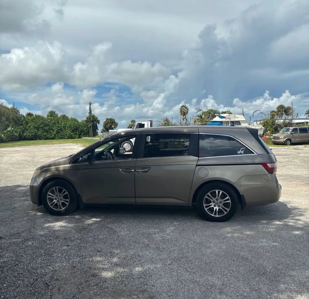 Used 2011 Honda Odyssey EX-L image 2